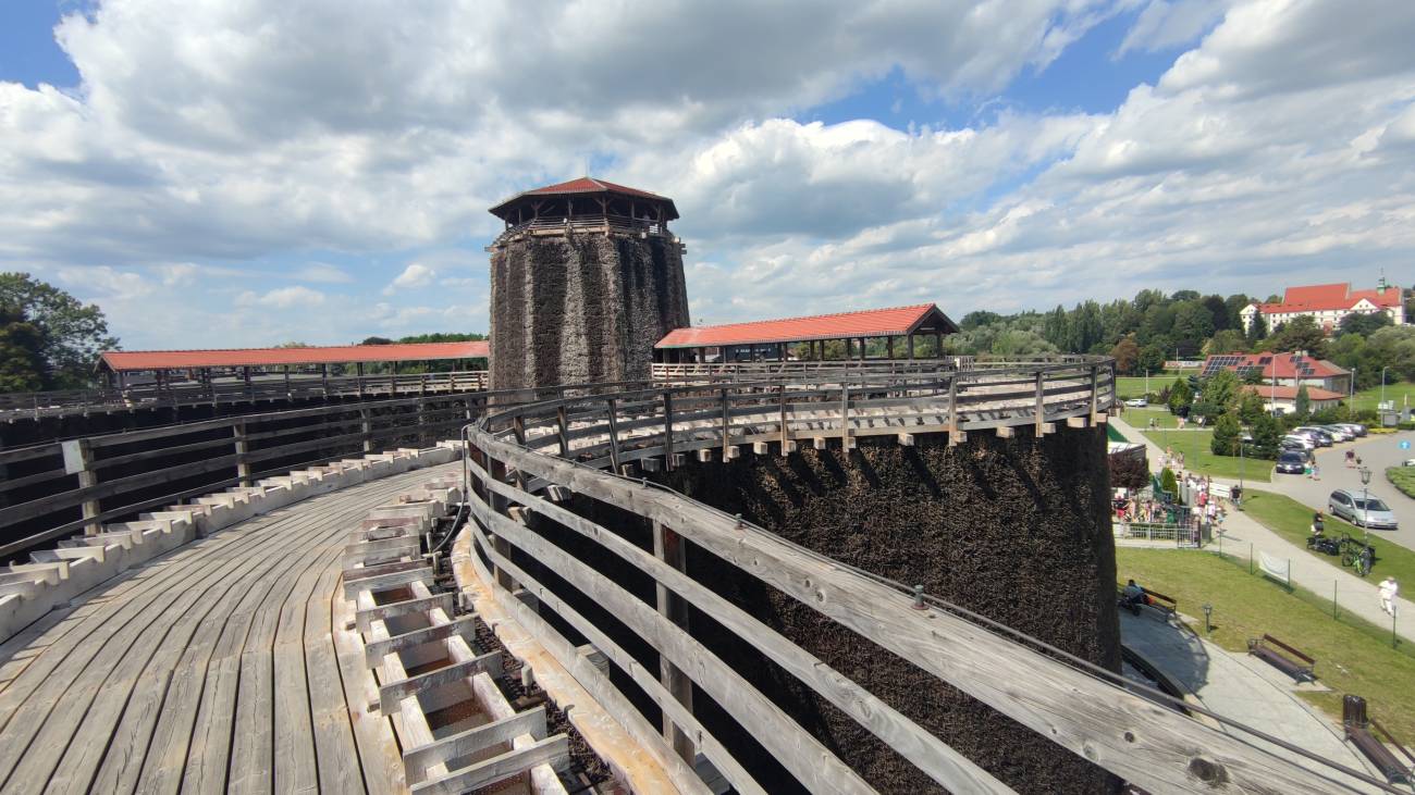 Gradierwerk für Sole aus Wieliczka - Der Solegraduierungsturm in Wieliczka ist ein Ort, an dem die wohltuenden Eigenschaften des Salzmikroklimas auf eine entspannende Atmosphäre treffen. Er befinde...