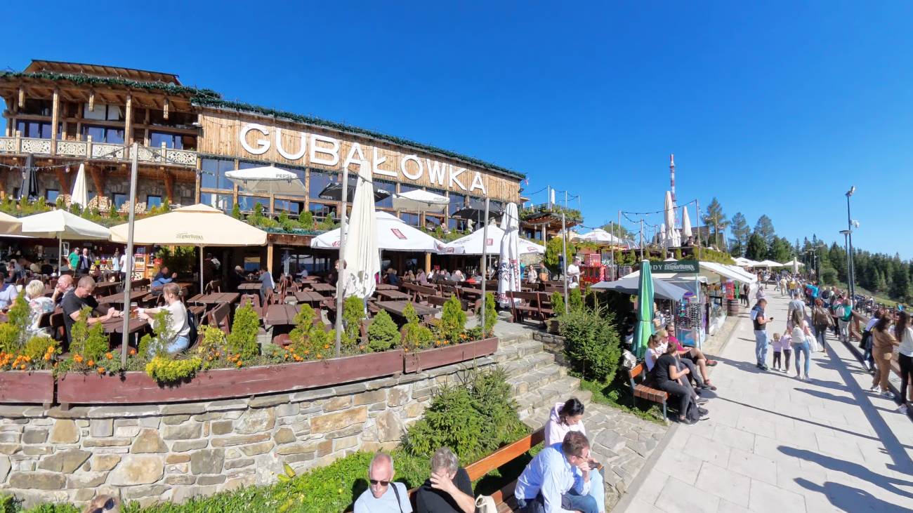 Gubałówka Zakopane - Gubałówka, en Zakopane, es un popular lugar turístico que ofrece espectaculares vistas del panorama de los Tatras y pintorescos valles. Un viaje en teleférico h...