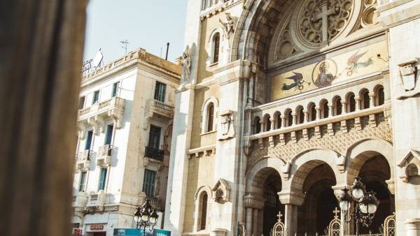 Tunis: Brama do Przeszłości i Przyszłości