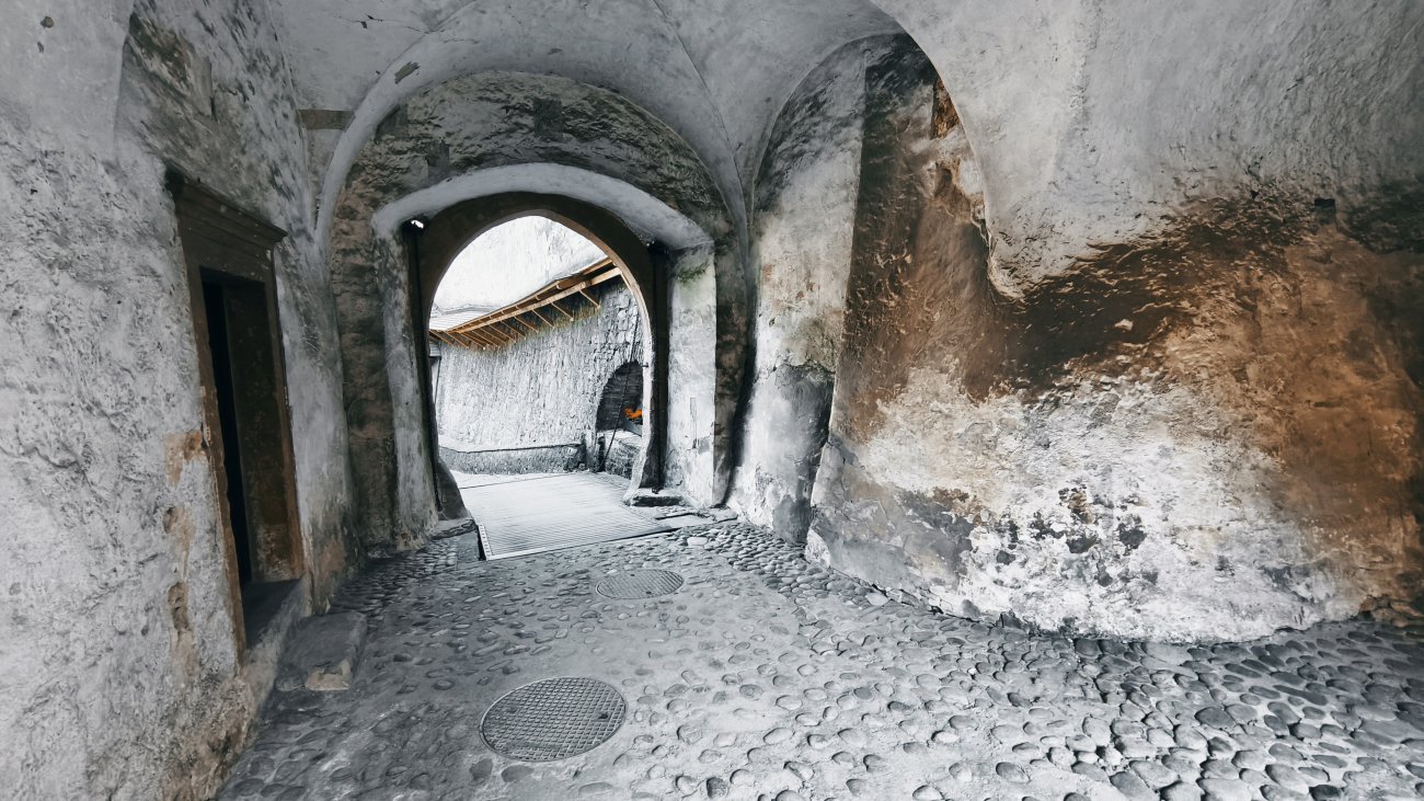 Spotkanie z Historią na Zamku Orawskim - Zamek Orawski w Orawskim Podzamczu to majestatyczna twierdza, której mury kryją stulecia fascynującej historii. Położony na szczycie skalistego wzgórza, zamek o...