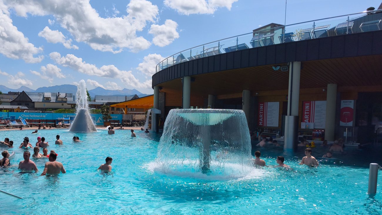 Terme di Chochołowskie: Un Rifugio Sereno nei Tatra - Le Terme di Chochołowskie sono un autentico santuario di pace, incastonato nei pittoreschi paesaggi di Podhale. Qui, troverai il più grande complesso di piscine...