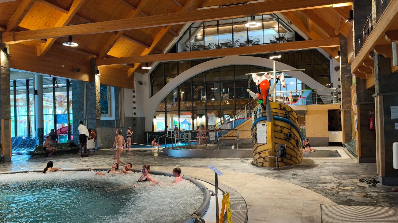 Chochołowskie-Thermen: Ein Erholungsparadies in den Tatra - Die Chochołowskie-Thermen sind ein wahres Erholungsparadies, eingebettet in die malerische Landschaft von Podhale. Hier erwartet Sie der größte Komplex von Ther...