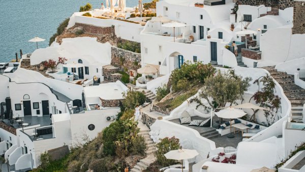 Fira na Santorini – tajemnice klifowych zakątków i tradycji