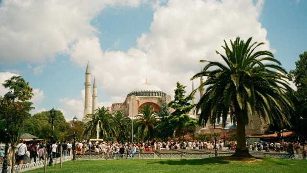 Istanbul, een stad van twee continenten: een reis door het verleden en tradities