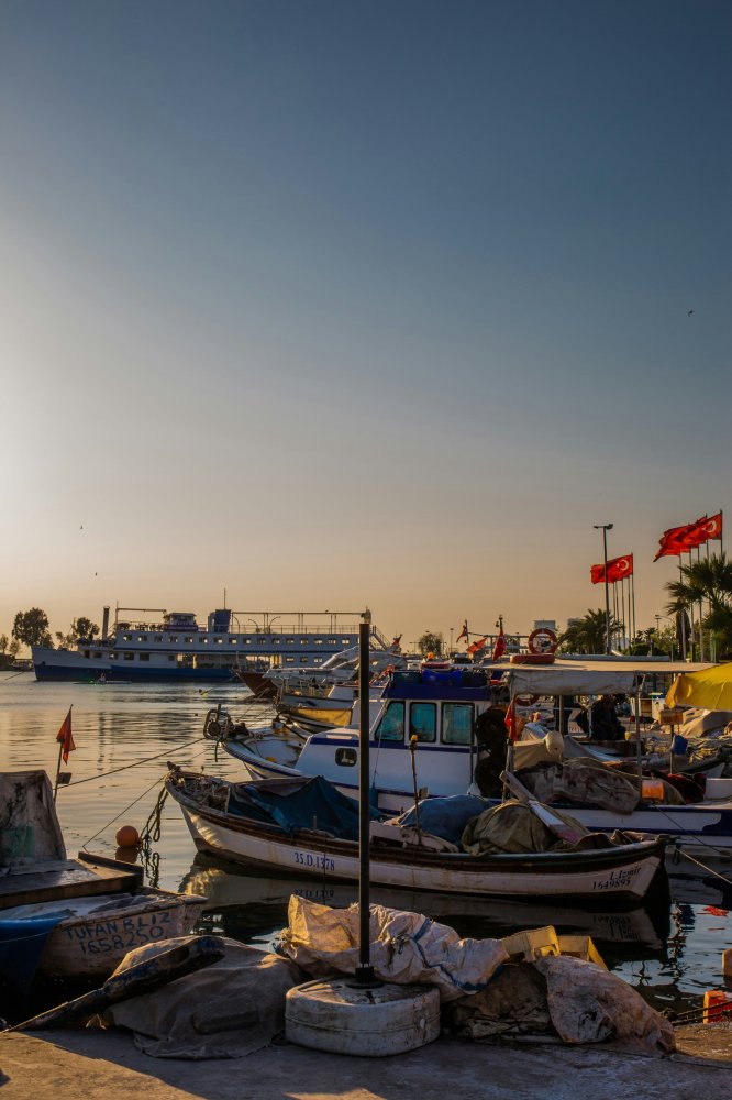 Izmir à travers l'objectif du temps : histoires pittoresques et le pouls de la modernité