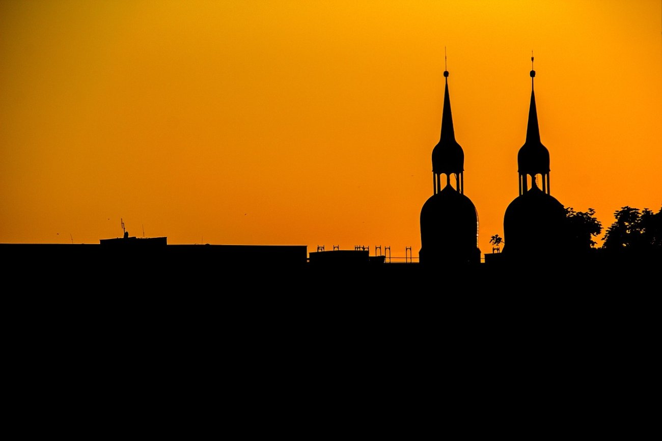 Trnawa - Mały Rzym z Wielkim Duchem - Trnawa, znana jako „Mały Rzym”, zaprasza do zanurzenia się w fascynującej historii i bogatej kulturze Słowacji. Spacerując jej zabytkowymi uliczkami, można pocz...