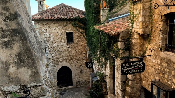 Een reis door de middeleeuwse parel van de Côte d'Azur