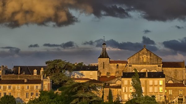 Fascynujące Odkrycia w Poitiers: Historia i Nowoczesność
