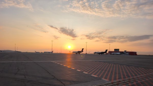 Jak dostać się z lotniska Nice Côte d’Azur do centrum – praktyczny przewodnik