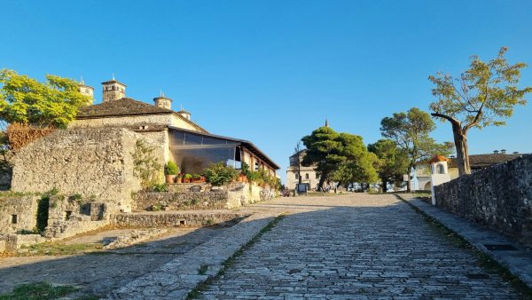 Joanina: Stad vid mötesplatsen mellan historia och natur