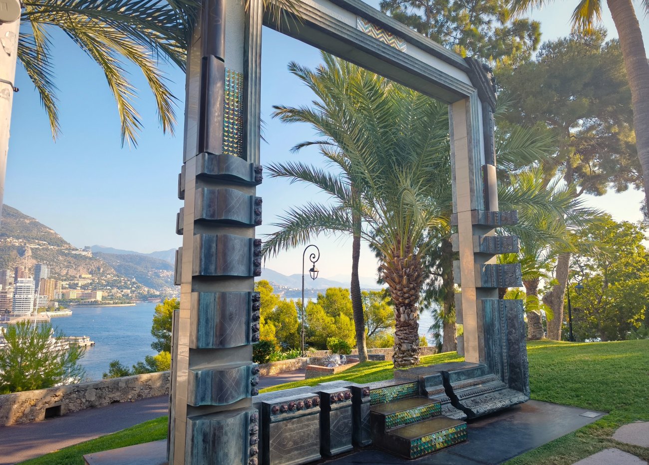 Elegancja i Historia w Monako: Sztuka i Dziedzictwo - Monako to miejsce, gdzie historia spotyka się z nowoczesnością w fascynujący sposób. Odwiedzając to niewielkie księstwo, można doświadczyć jego bogatej kultury,...